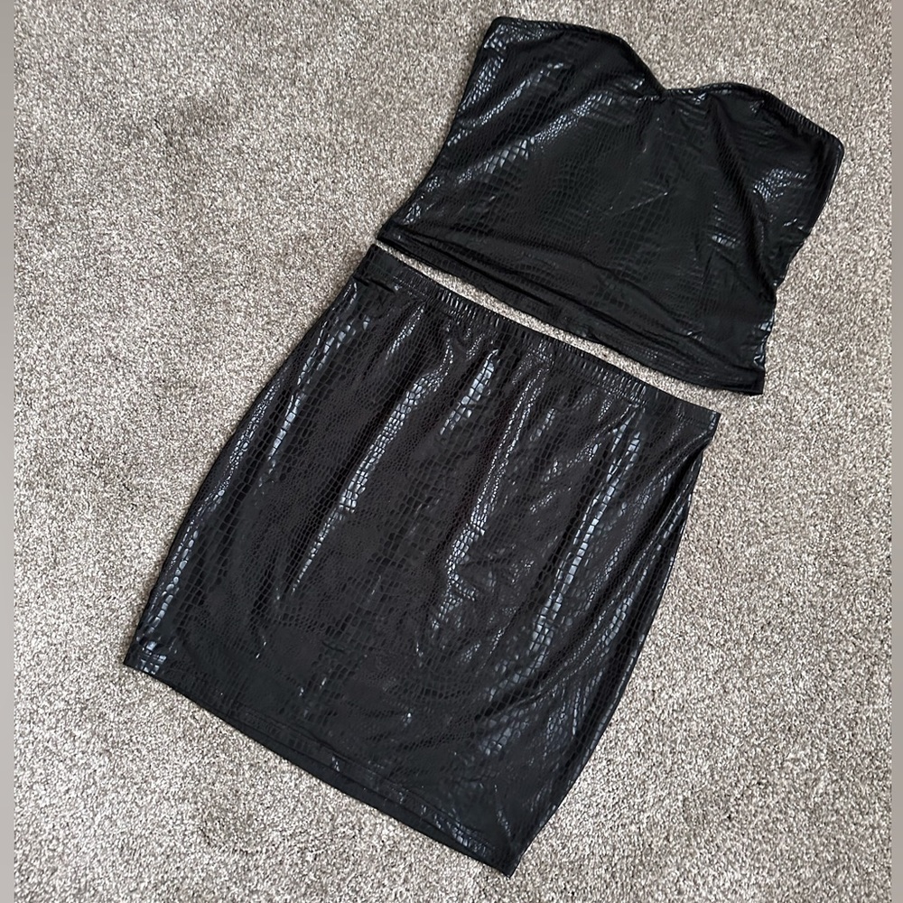 Shein skirt and tube top snake print set